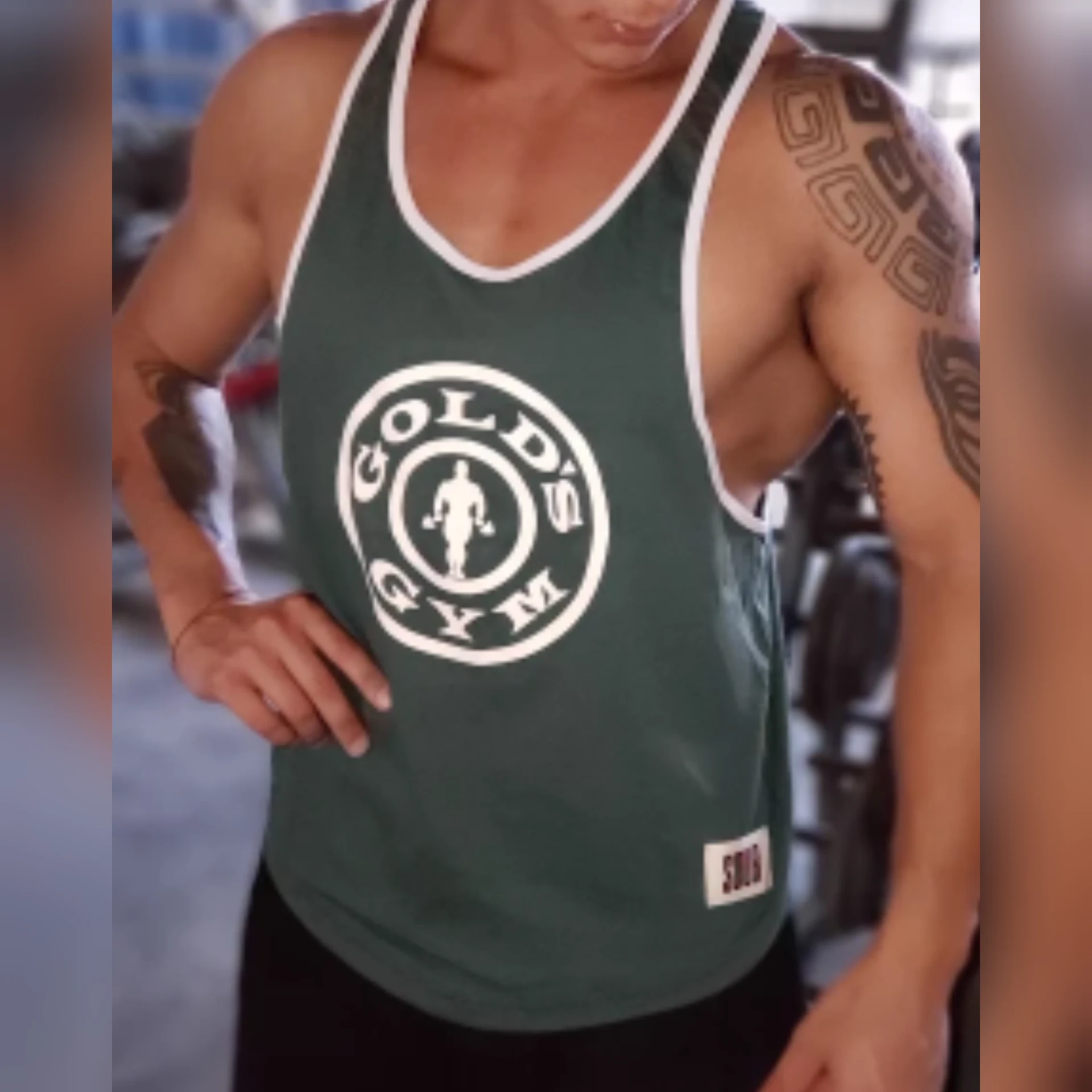 Musculosa súper cavada