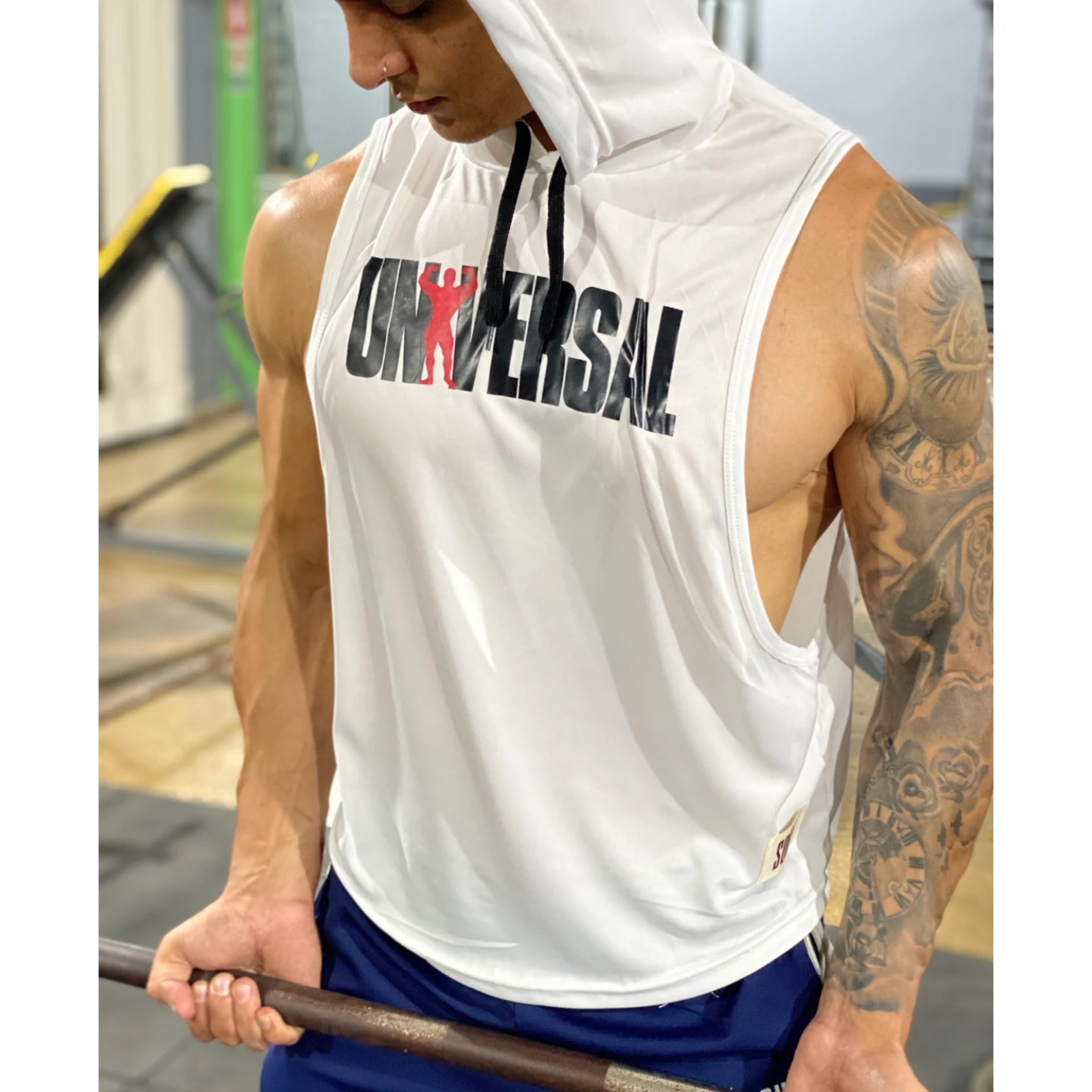 Remera con capucha